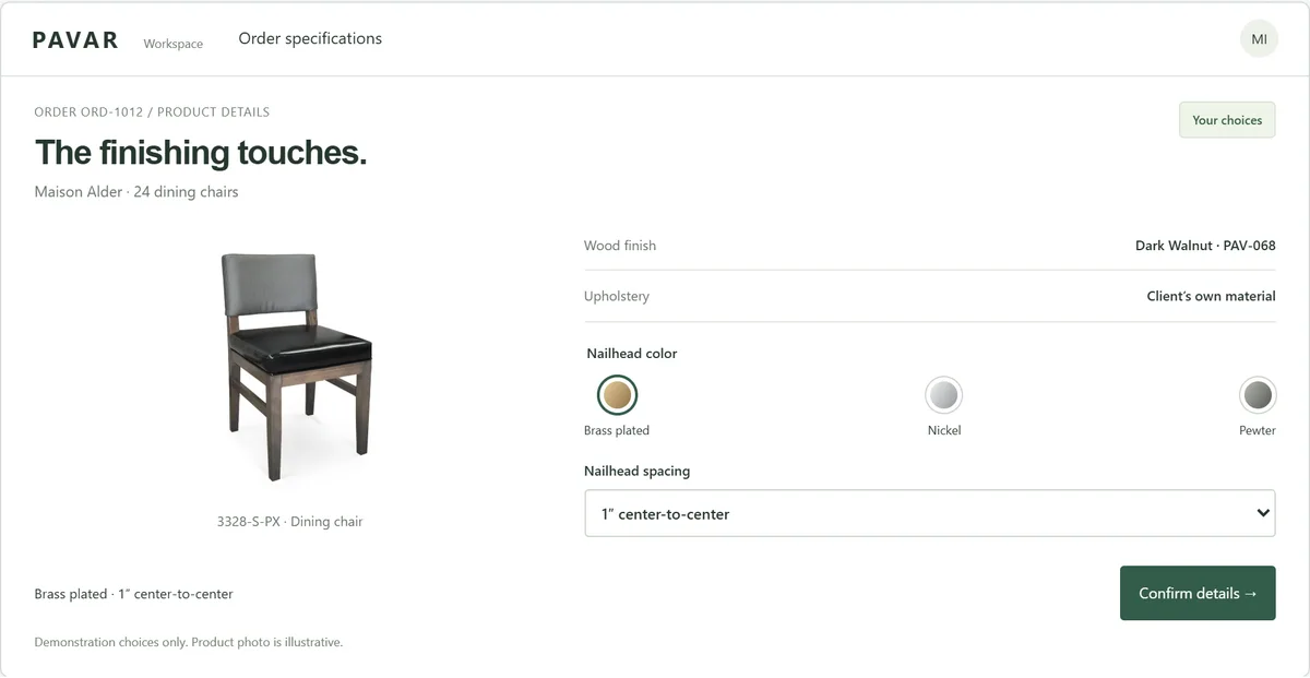 Écran des spécifications d’une commande : fini du bois, rembourrage, couleur et espacement des clous pour 24 chaises.